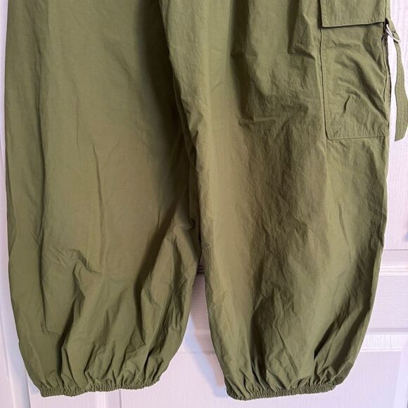SOLD! Urban Outfitters Jana Nylon Balloon High-Rise Cargo Pant M Green - Picture 9 of 13